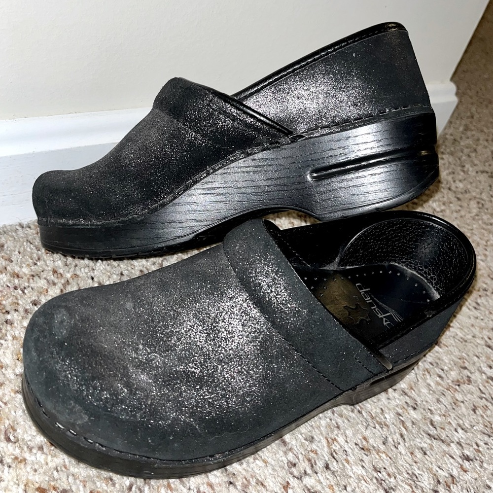 DANSKO WOMEN’S PROFESSIONAL CLOGS - PEWTER METALLIC BLACK SUEDE